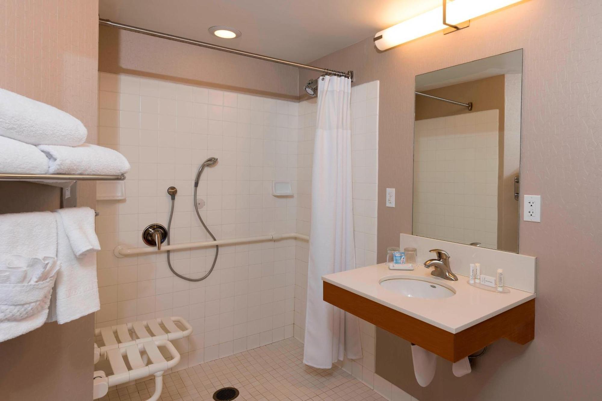 Springhill Suites Detroit Auburn Hills Exterior photo